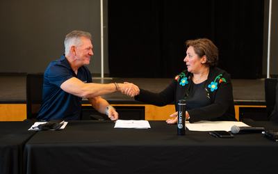 Signature entre Waswanipi et Gold Fields